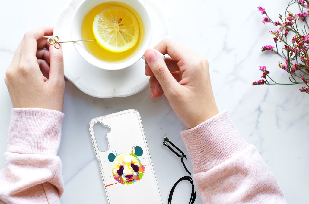 Samsung Galaxy A14 5G Stevig Bumper Hoesje Panda Color op tafel met kopje thee en citroen.