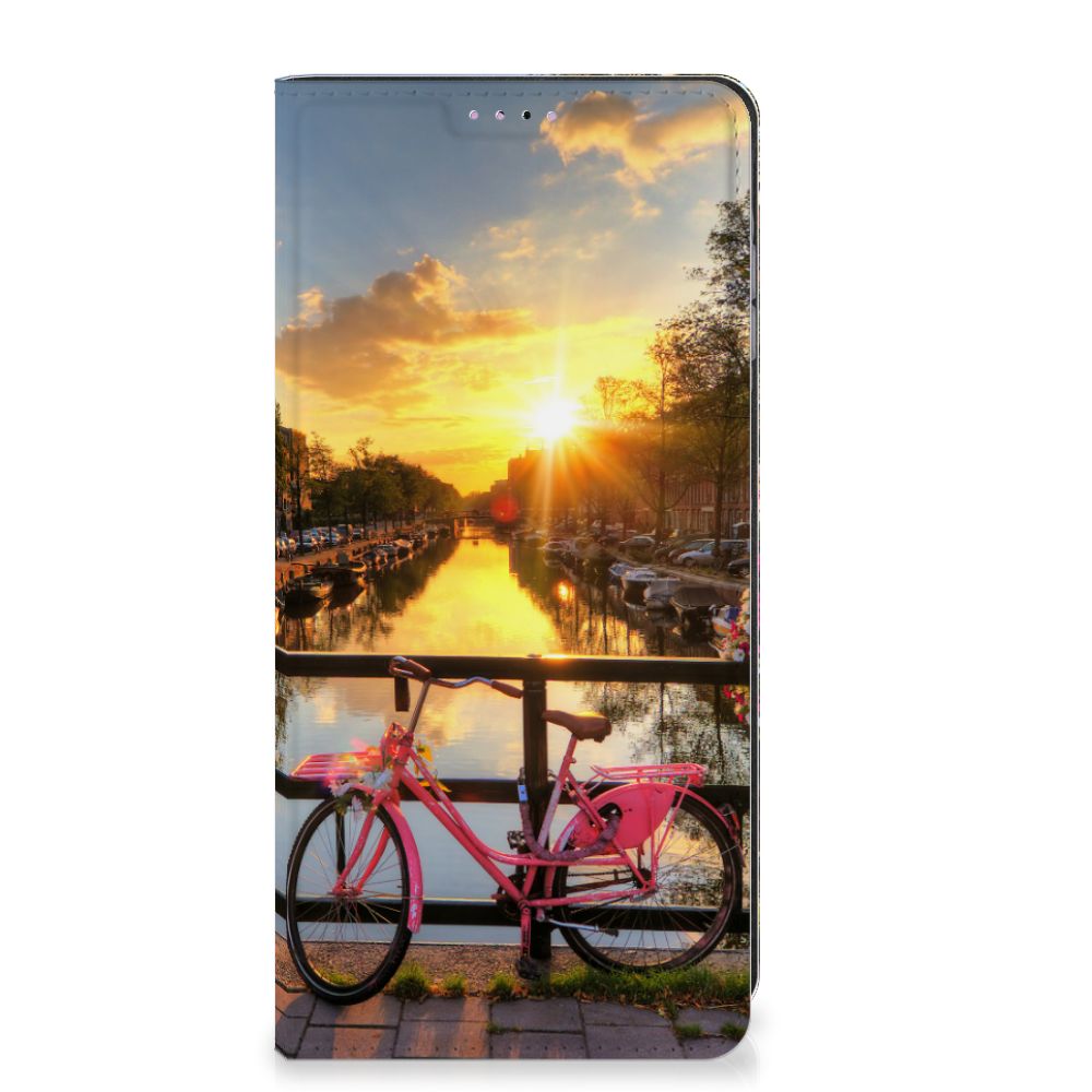 Samsung Galaxy A25 Book Cover Amsterdamse Grachten met roze fiets en zonsondergang, perfect cadeau đ en duurzaam design.