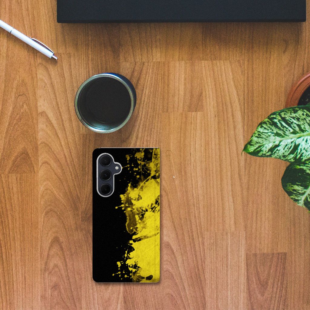 Samsung Galaxy A35 Standcase België zwart geel design hoesje aanzicht