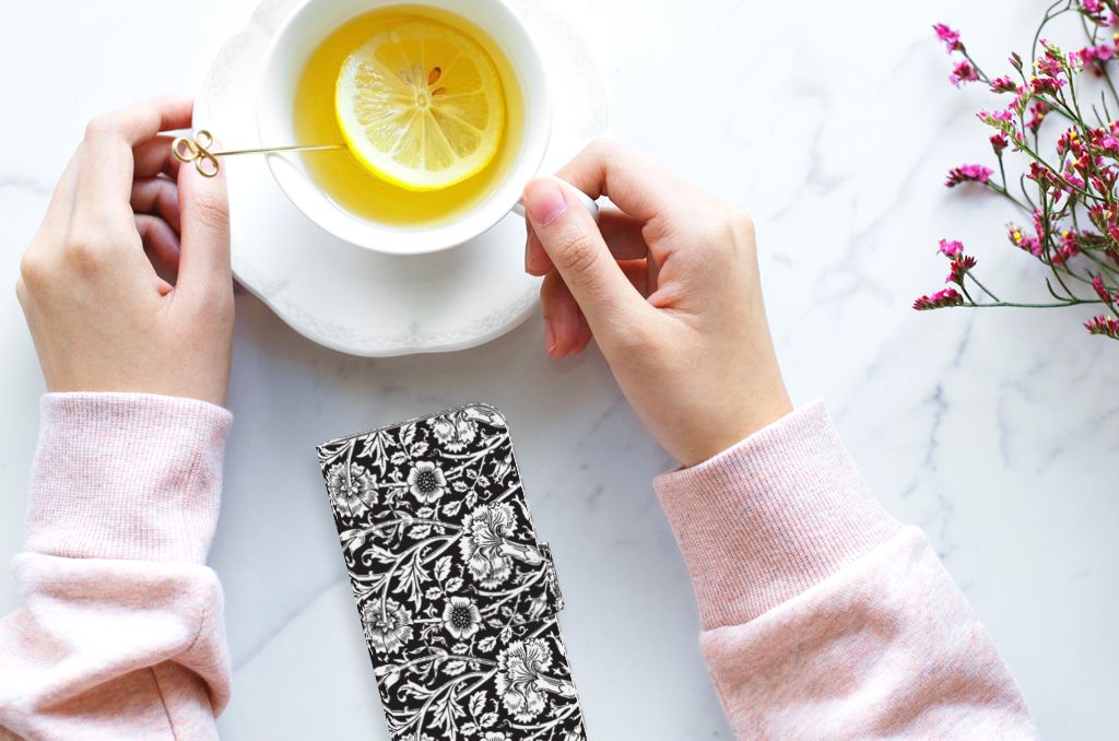 Samsung Galaxy A40 Hoesje Black Flowers