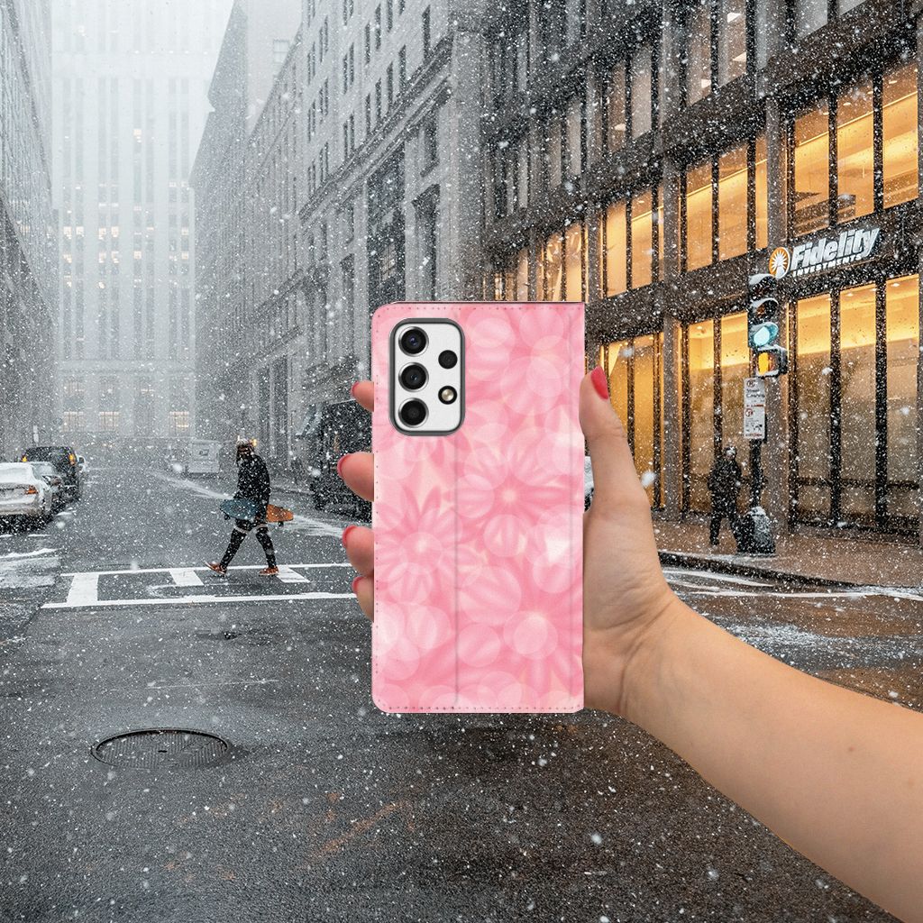 Samsung Galaxy A53 Smart Cover Spring Flowers hand straat sneeuw