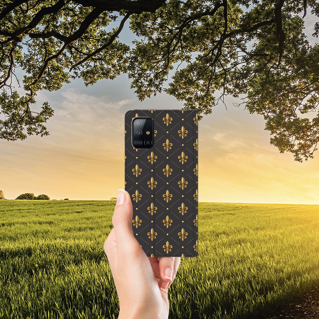 Samsung Galaxy A71 Hoesje met Magneet Franse Lelie stand case hand natuur uitzicht