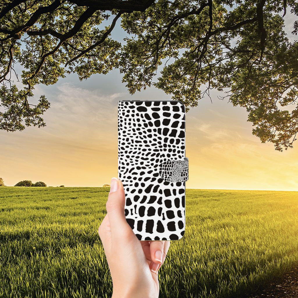 Samsung Galaxy M14 Telefoonhoesje met Pasjes Slangenprint zwart wit bookcover hand natuur