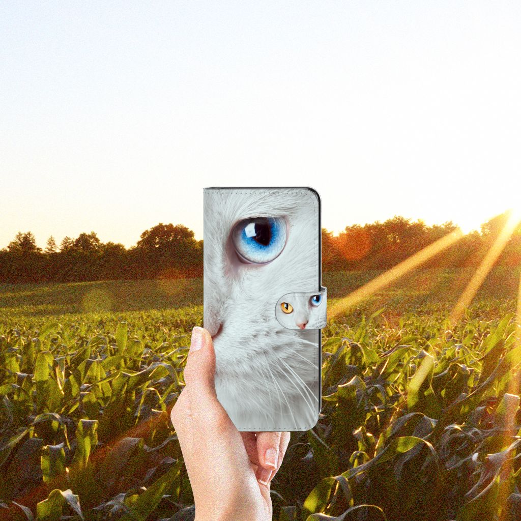 Samsung Galaxy M53 Telefoonhoesje met Pasjes Witte Kat design wit kat aanzicht