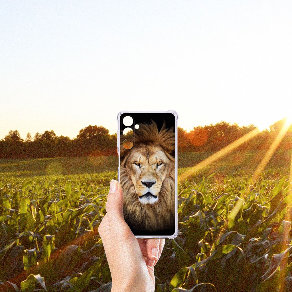 Samsung Galaxy M54 Case Anti-shock Leeuw voorkant landschap zonneschijn