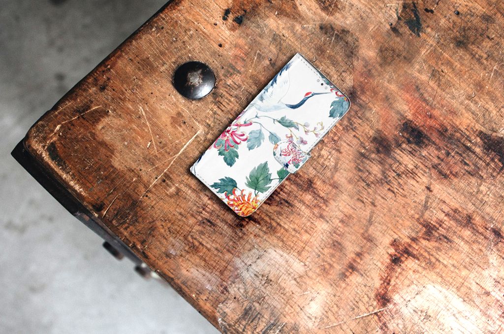 Samsung Galaxy S22 Plus Telefoonhoesje met Pasjes Bird Flowers design Bird Flowers aanzicht