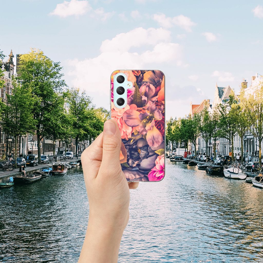 Samsung Galaxy S23 FE TPU Case Bosje Bloemen hand met case bloemendesign uitzicht op kanaal