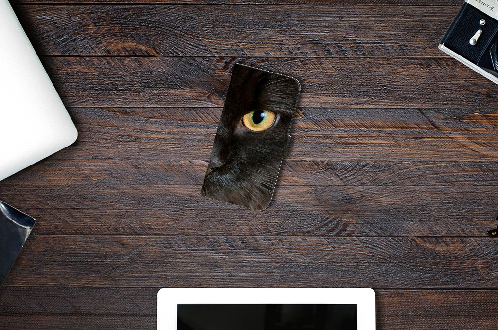 Samsung Galaxy S23 FE Telefoonhoesje met Pasjes Zwarte Kat design zwarte kat aanzicht