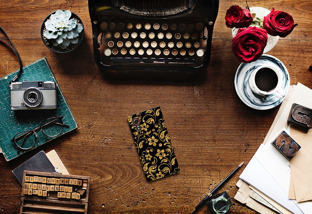 Samsung Galaxy Xcover 7 Smart Cover Gouden Bloemen bovenaanzicht bureau typewriter camera boeken rozen