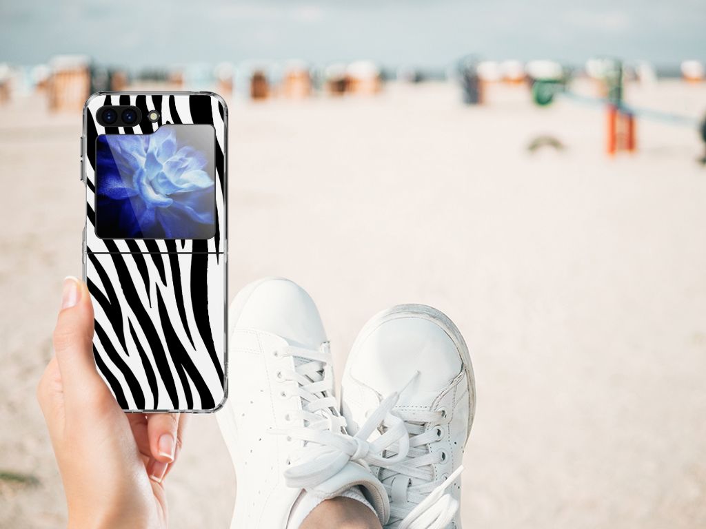 Samsung Galaxy Z Flip 5 TPU Hoesje Zebra zebra strepen design hand smartphone