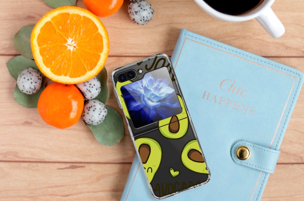 Samsung Galaxy Z Flip 5 Telefoonhoesje met Naam Avocado Singing bovenaanzicht