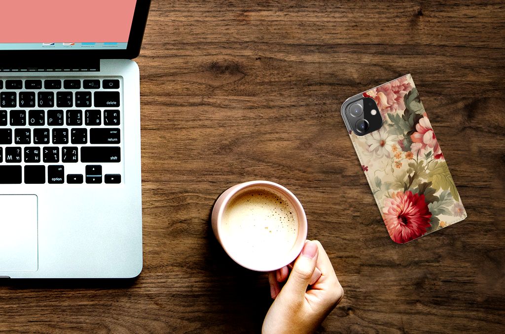 Smart Cover voor iPhone 12 | iPhone 12 Pro Bloemen op bureau met laptop en koffie â.