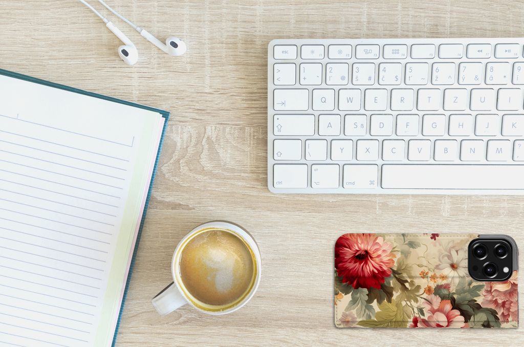 Smart Cover voor iPhone 13 Pro Max Bloemen ligt op een bureau met koffie en notitieboekje.