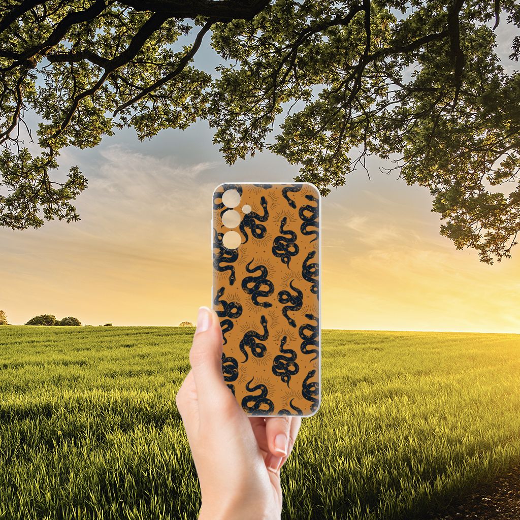 Samsung Galaxy M14 TPU Hoesje Snakes voorkant hand natuur