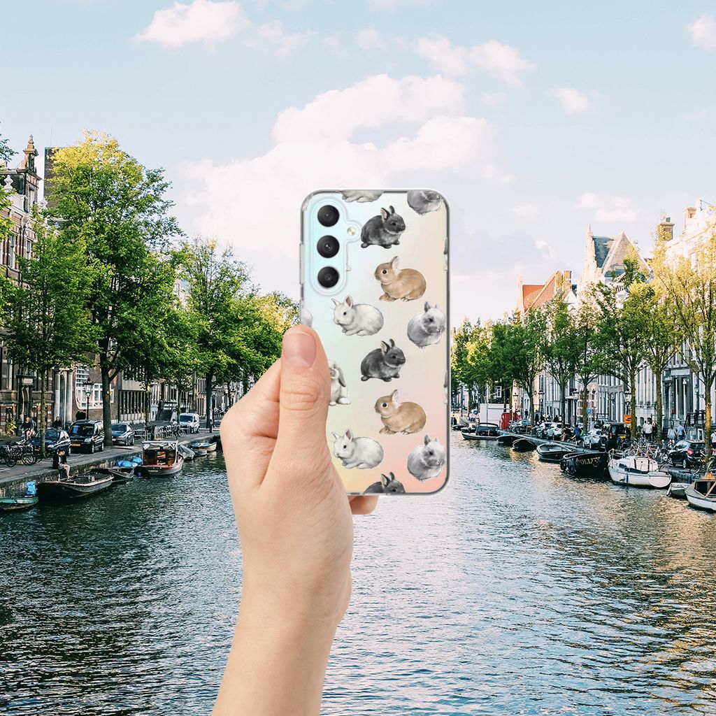 Samsung Galaxy S23 FE TPU Hoesje Konijntjes hand zicht op de gracht