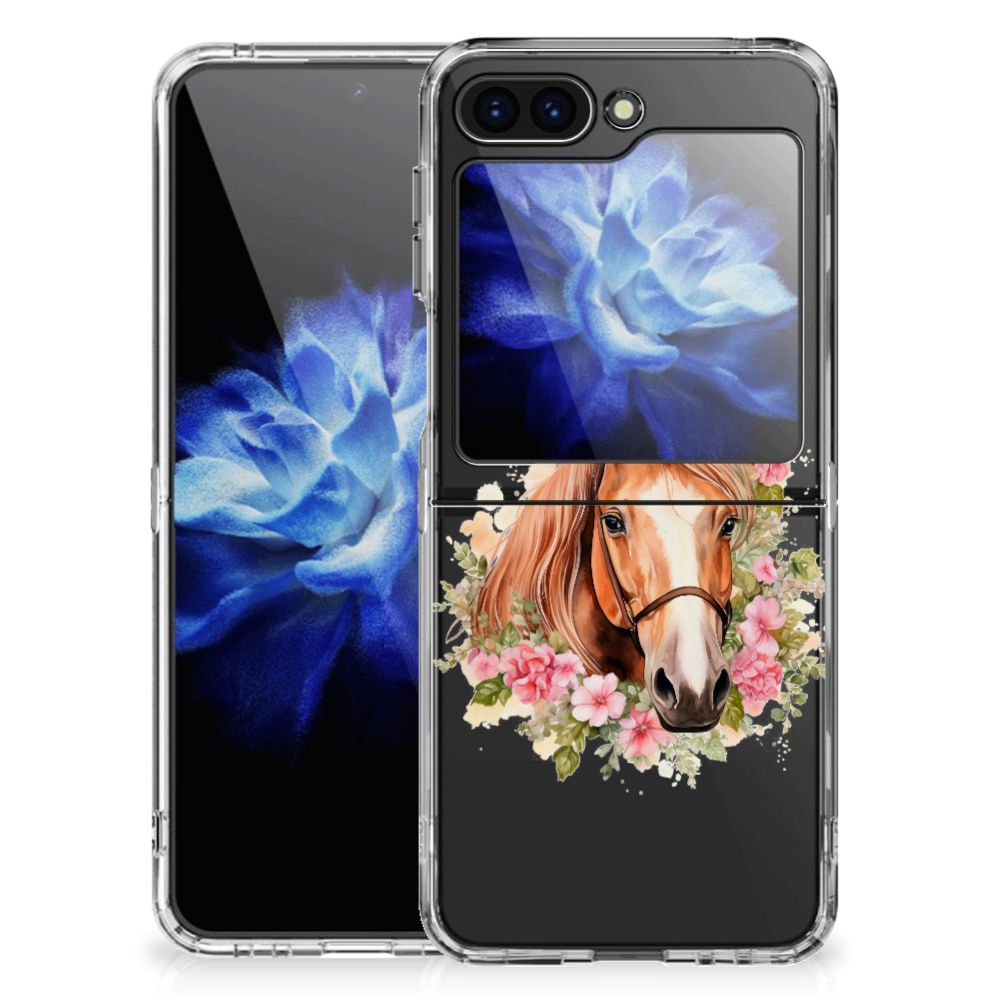 TPU Hoesje voor Samsung Galaxy Z Flip 5 Paard met paardenontwerp en bloemen, biedt stijl en bescherming.