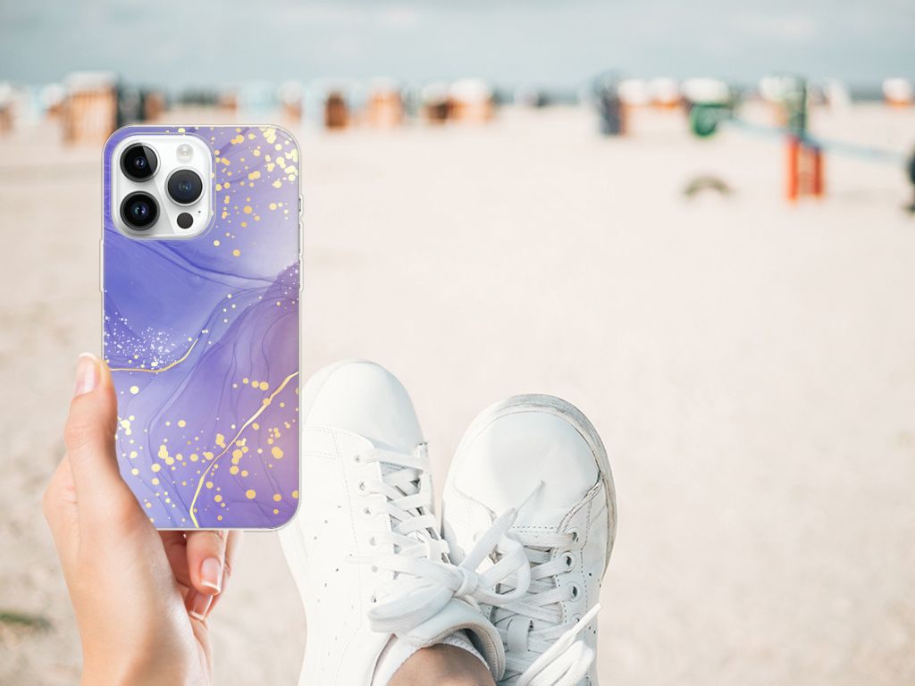 TPU Hoesje voor iPhone SE 2022 | SE 2020 | 8 | 7 IJsvogel op een strand met sneakers.