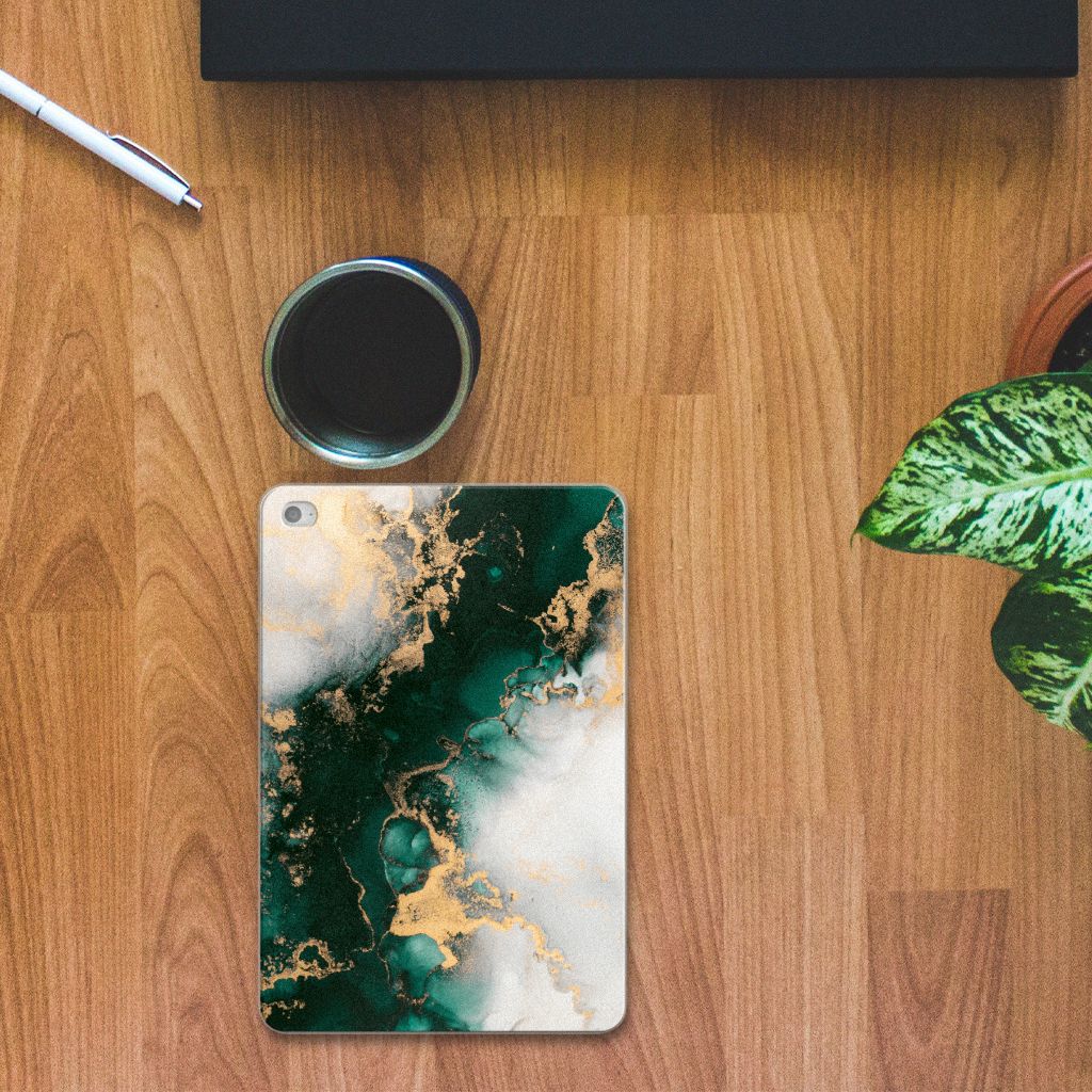 Tablet Back Cover voor Apple iPad Mini 4 | Mini 5 (2019) Marmer Groen op een houten tafel met een koffie en planten