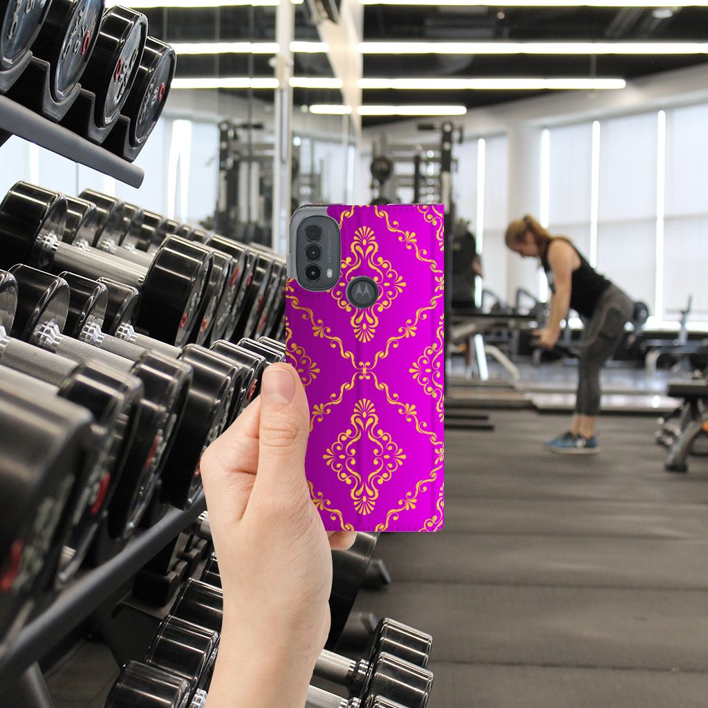 Telefoon Hoesje Motorola Moto E20 Barok Roze achterkant hand fitness