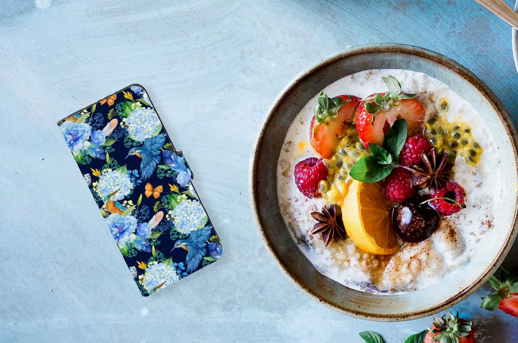 Telefoonhoesje met Pasjes voor Samsung Galaxy M54 IJsvogel naast een kom met kleurrijke fruit en granen.