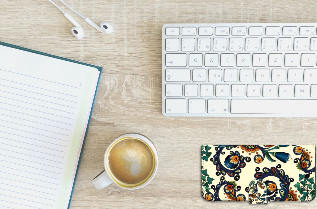 Wallet Case PPO A57 | A57s | A77 4G Barok Flower met koffie en notitieboek op een bureau.