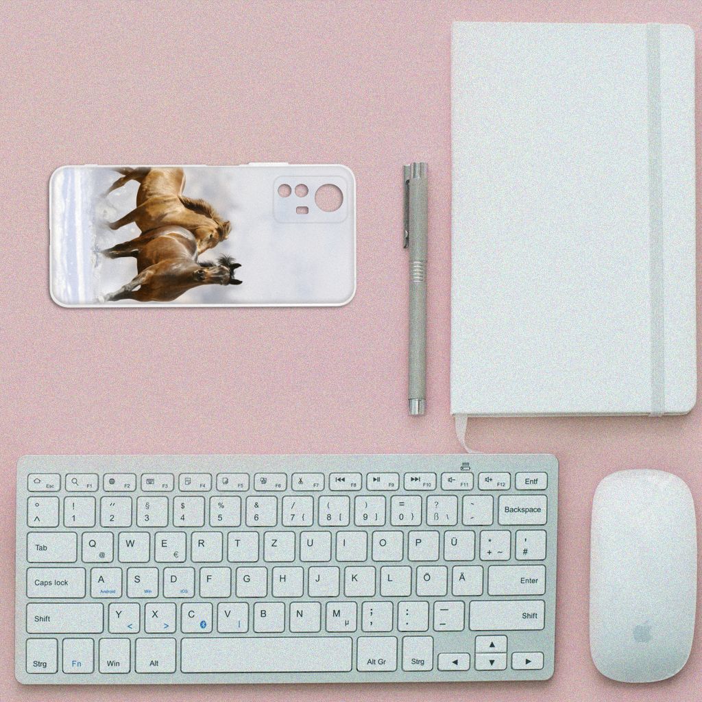 Xiaomi Redmi Note 12S TPU Hoesje Paarden met een elegant design van rijdende paarden đ´ voor bescherming en stijl.