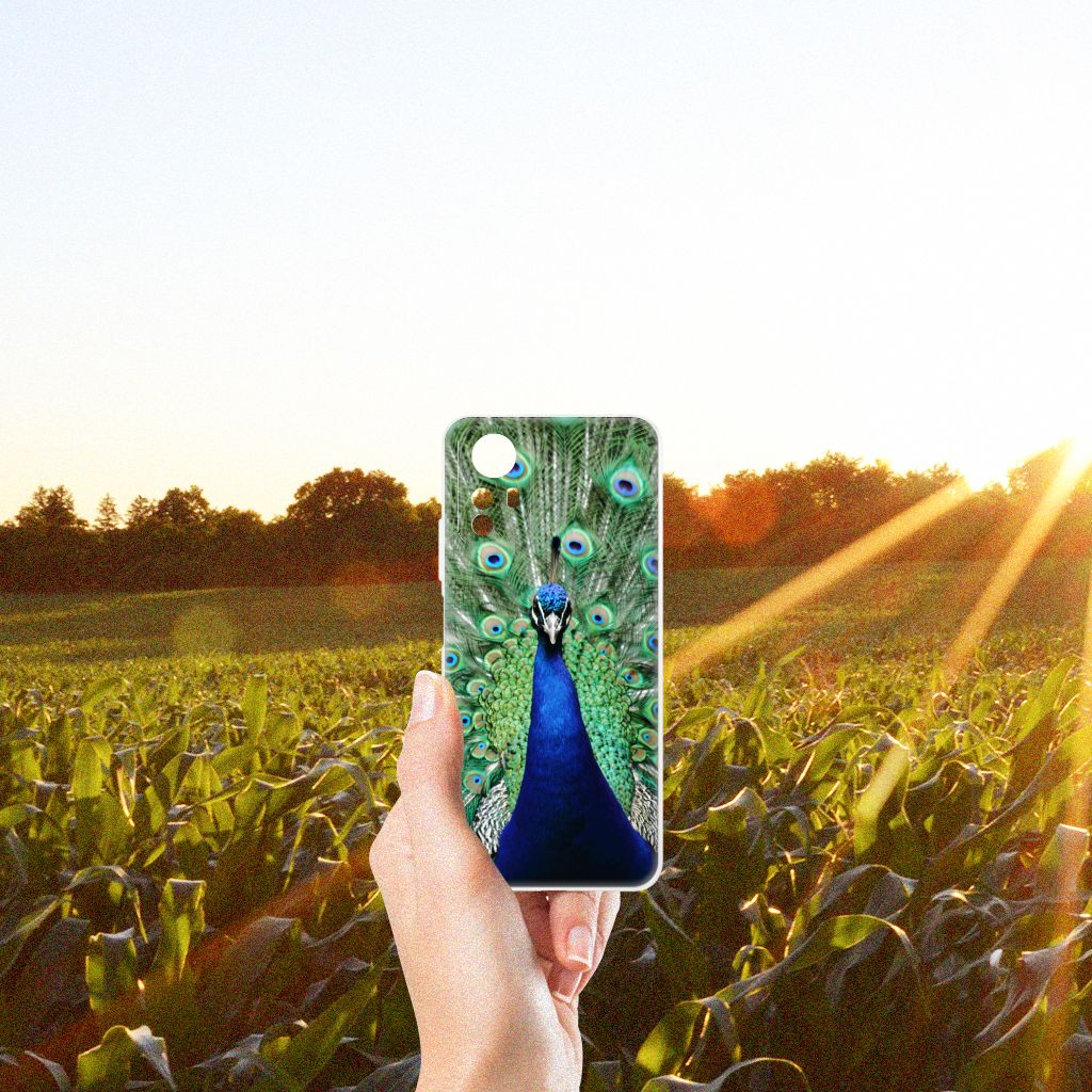Xiaomi Redmi Note 12S TPU Hoesje Pauw met kleurrijk pauwdesign in hand, perfect cadeau voor bescherming en stijl.