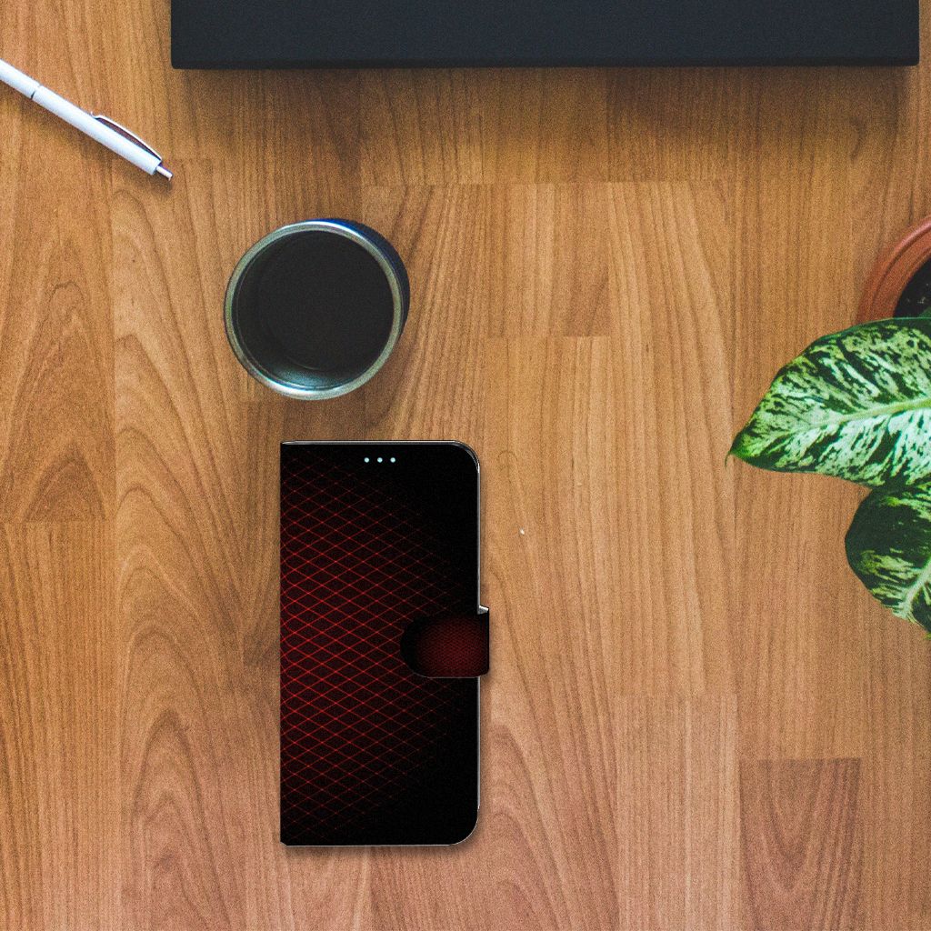 OPPO A76 | A96 Telefoon Hoesje Geruit Rood op houten tafel met glas en plant.
