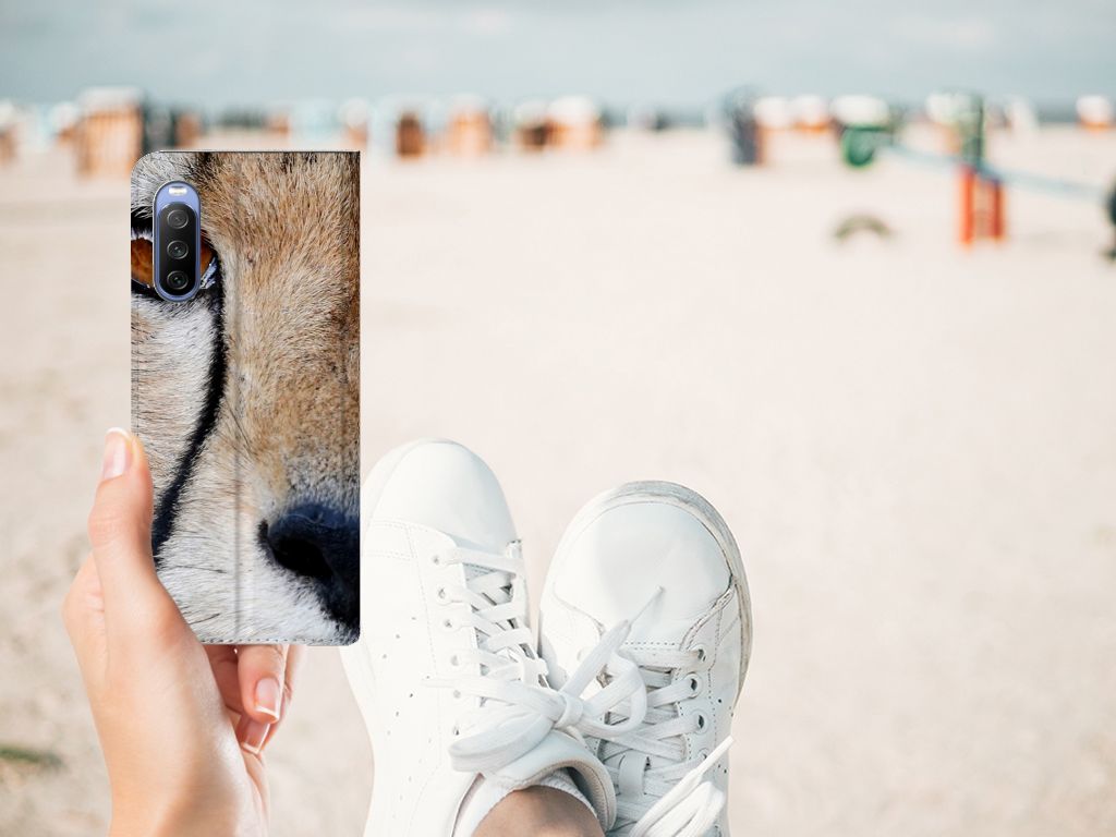 Sony Xperia 10 III Hoesje maken Cheetah in close-up met cheetah print op het strand.