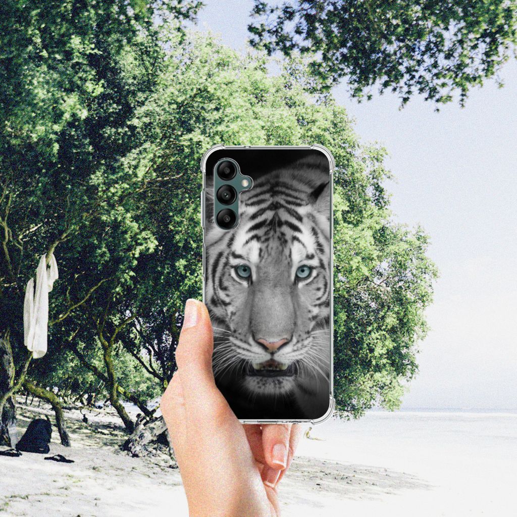 Samsung Galaxy A14 5G/4G Case Anti-shock Tijger met tijgerdesign en hand op strand