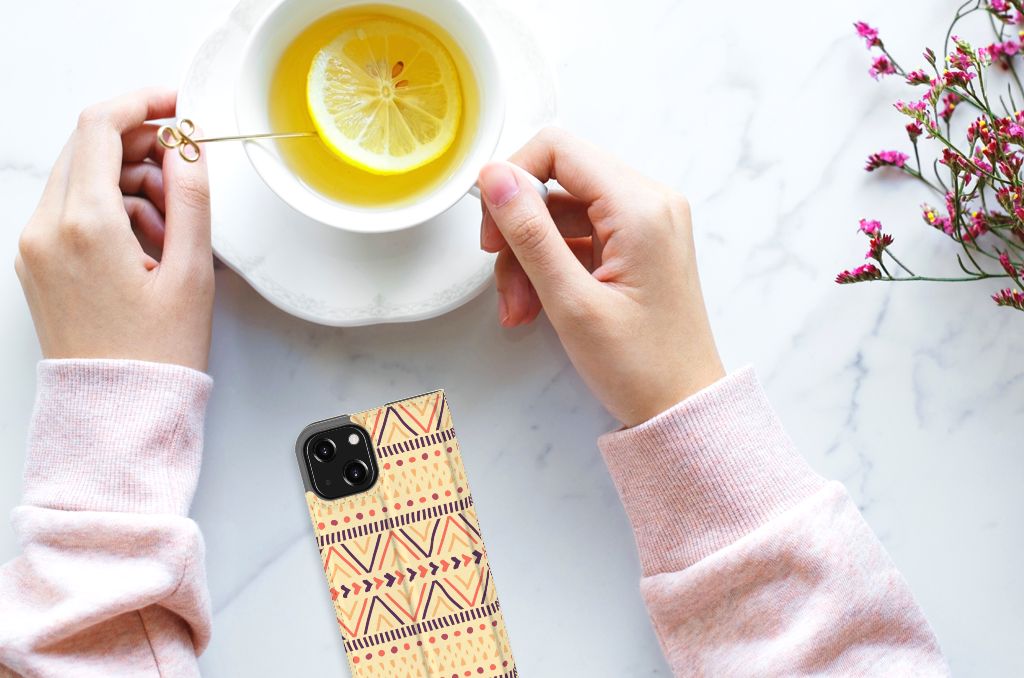 iPhone 13 Mini Hoesje met Magneet Aztec Yellow - B2C Telecom