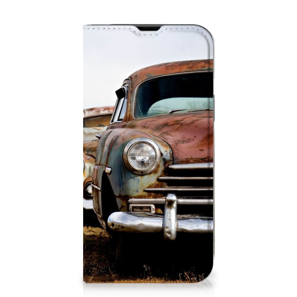 iPhone 14 Stand Case Vintage Auto met een vintage auto ontwerp, perfect voor autoliefhebbers.