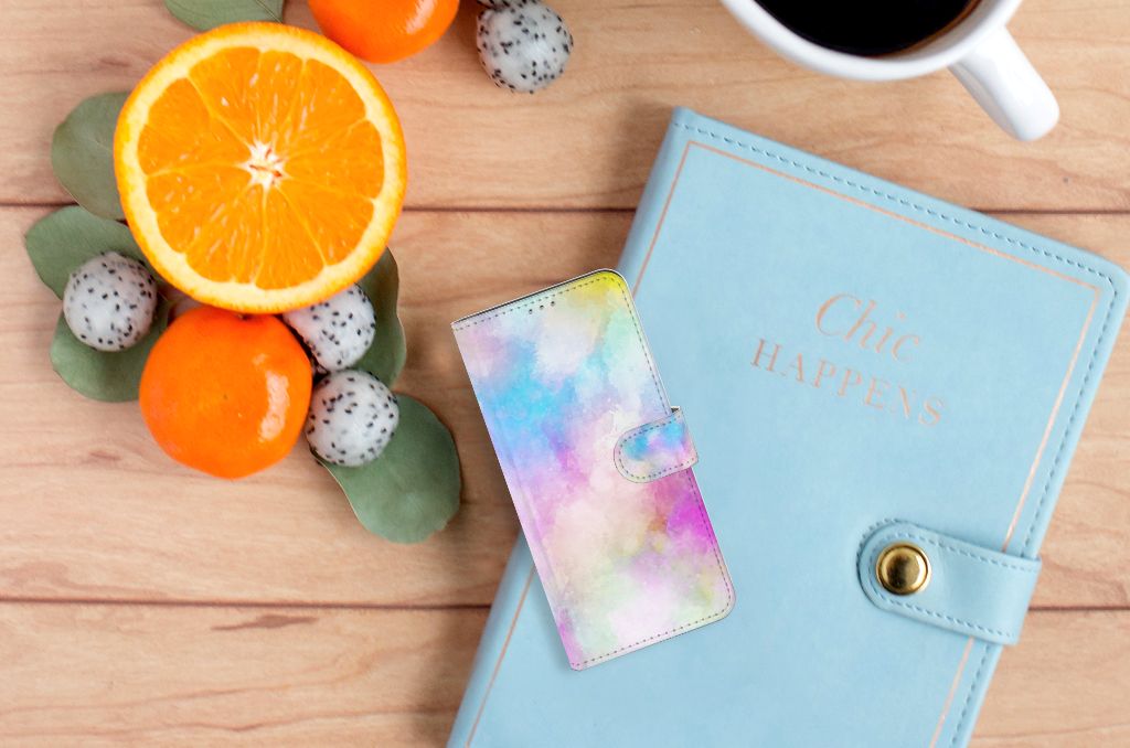 Hoesje Motorola Moto G60 Watercolor Light met pasteltinten en een elegant design, gelegen naast fruit en een notitieboek.