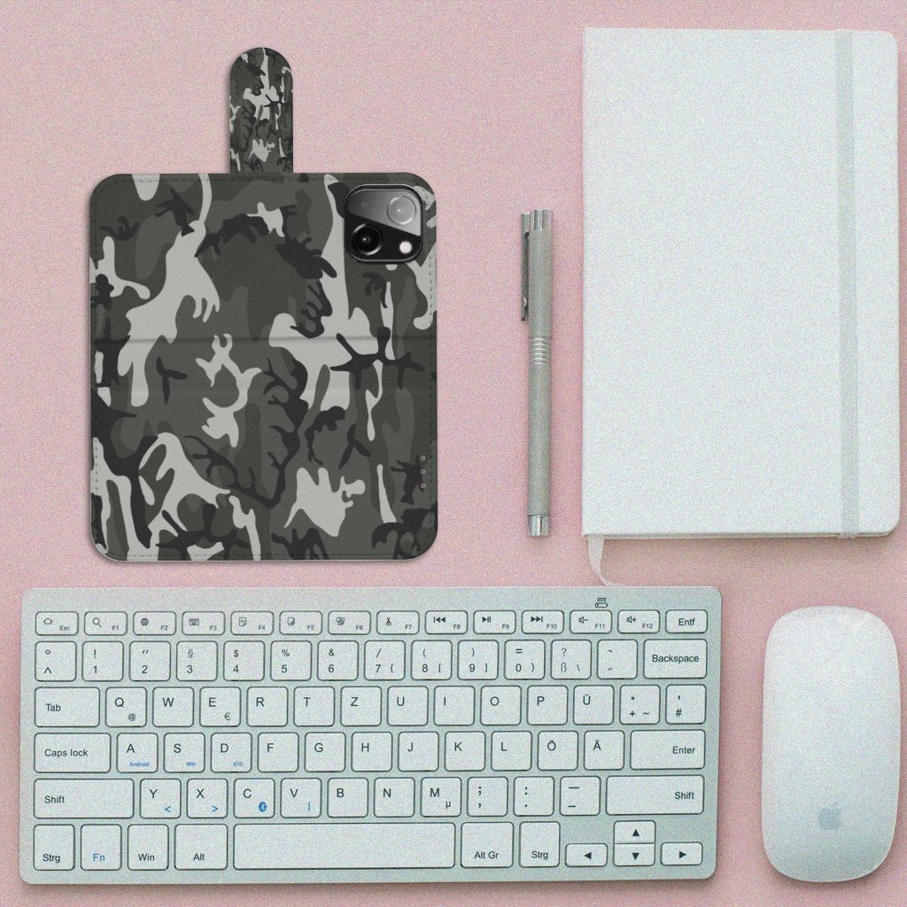 iPhone 13 Mini Telefoon Hoesje Army Light met camouflage print, ideaal voor een stoere uitstraling.