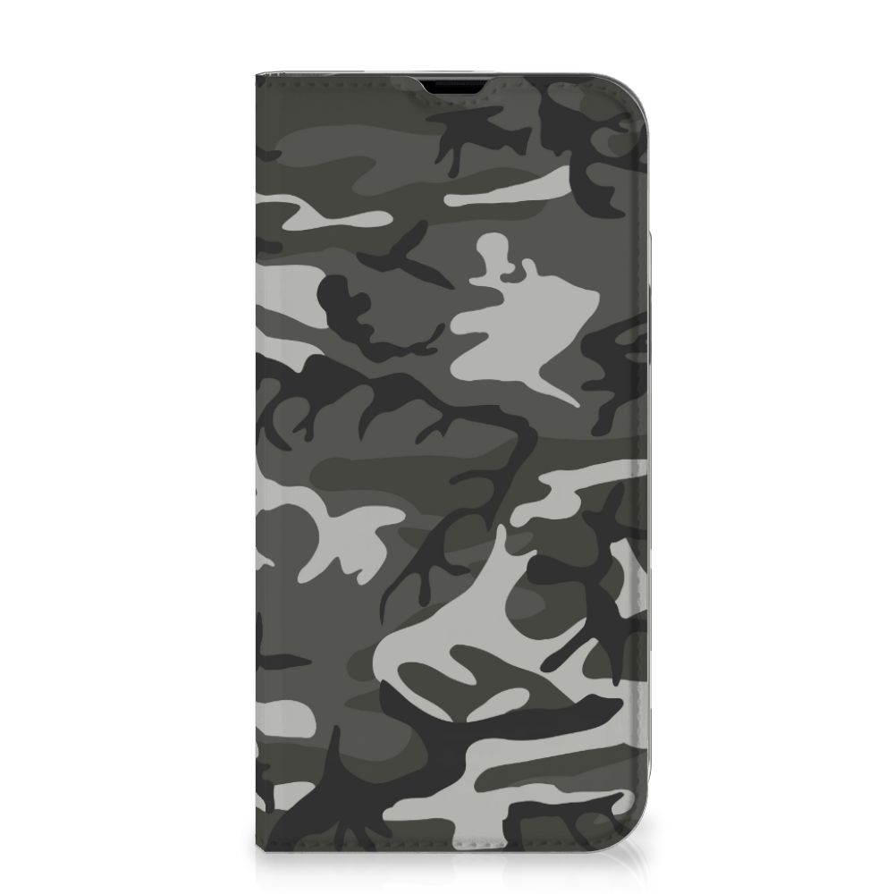 iPhone 13 Pro Max Hoesje met Magneet Army Light in een donker camouflageprint.