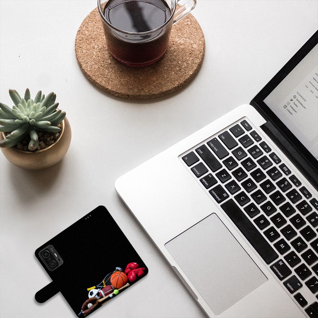 Xiaomi 11T | 11T Pro Wallet Case met Pasjes Sports design with sports icons on a desk with a laptop.