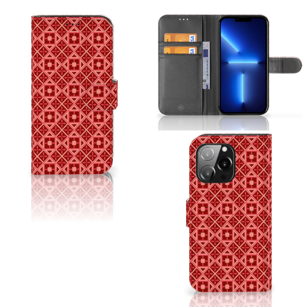 iPhone 13 Pro Telefoon Hoesje Batik Rood met mooie rode batik-print en handige vakken voor pasjes.