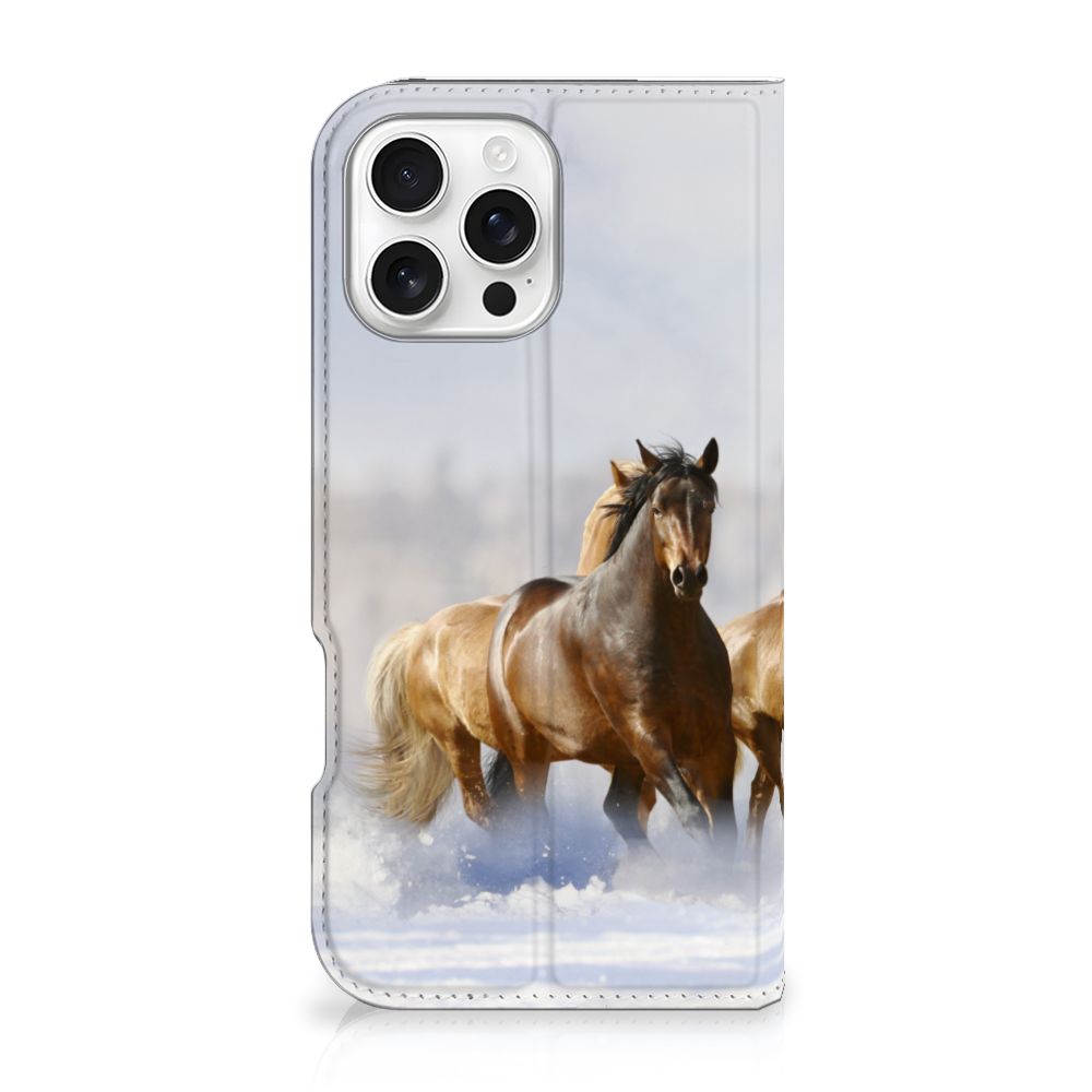 iPhone 16 Pro Max Hoesje maken Paarden met elegante print van galloperende paarden in een mooie omgeving.