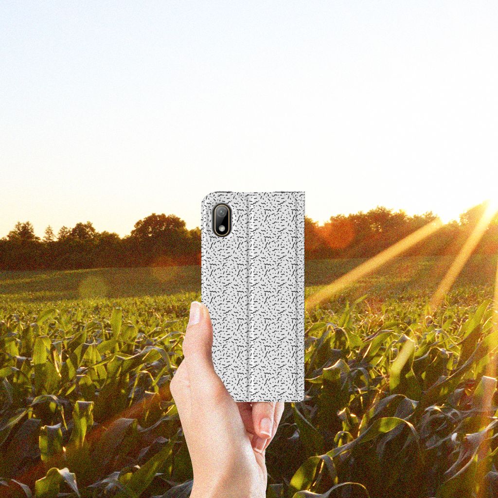 Huawei Y5 (2019) Hoesje met Magneet Stripes Dots - B2C Telecom