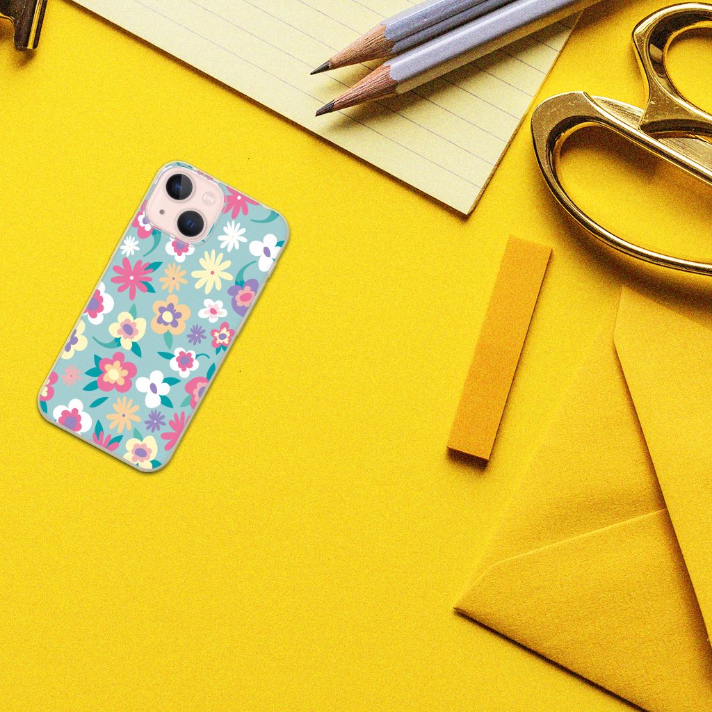 iPhone 13 mini TPU Case Flower Power met kleurrijk bloemenpatroon op leesbare achtergrond.