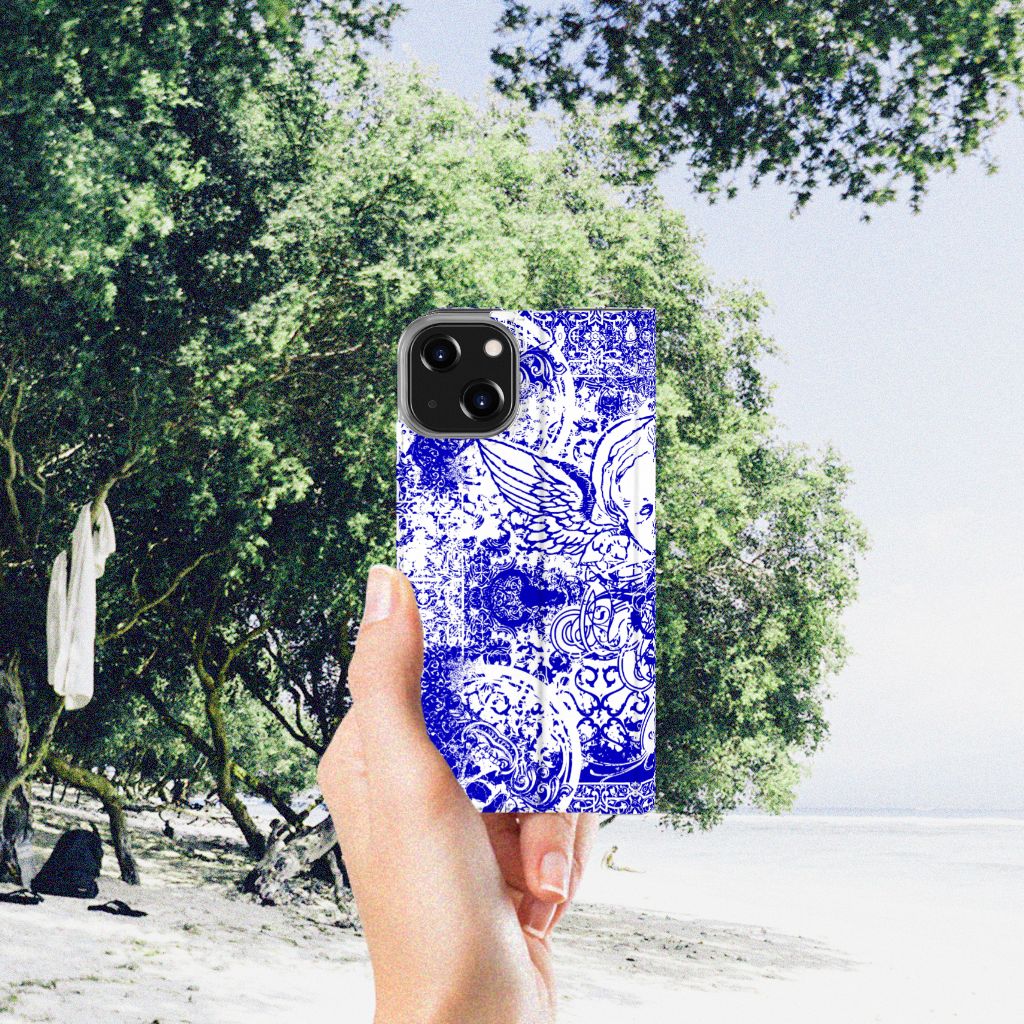 Mobiel BookCase iPhone 14 Angel Skull Blauw met een opvallend blauw patroon in de natuur.