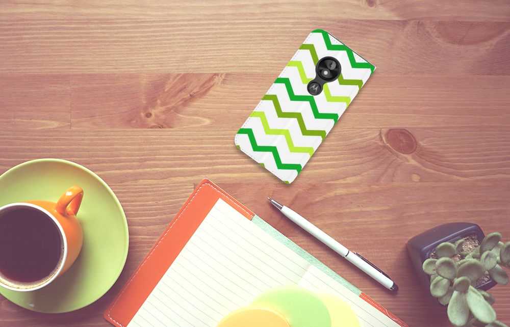 Motorola Moto E5 Play Hoesje met Magneet Zigzag Groen