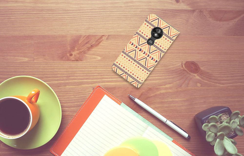 Motorola Moto E5 Play Hoesje met Magneet Aztec Yellow