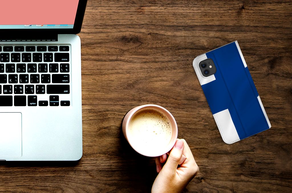 Apple iPhone 11 Standcase Finland