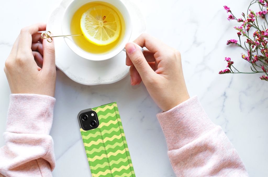 iPhone 13 Mini Hoesje met Magneet Waves Green - B2C Telecom