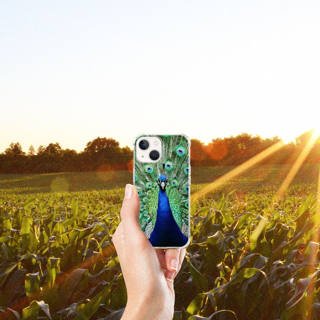 iPhone 13 mini Case Anti-shock Pauw in hand te midden van een zonovergoten maisveld đž