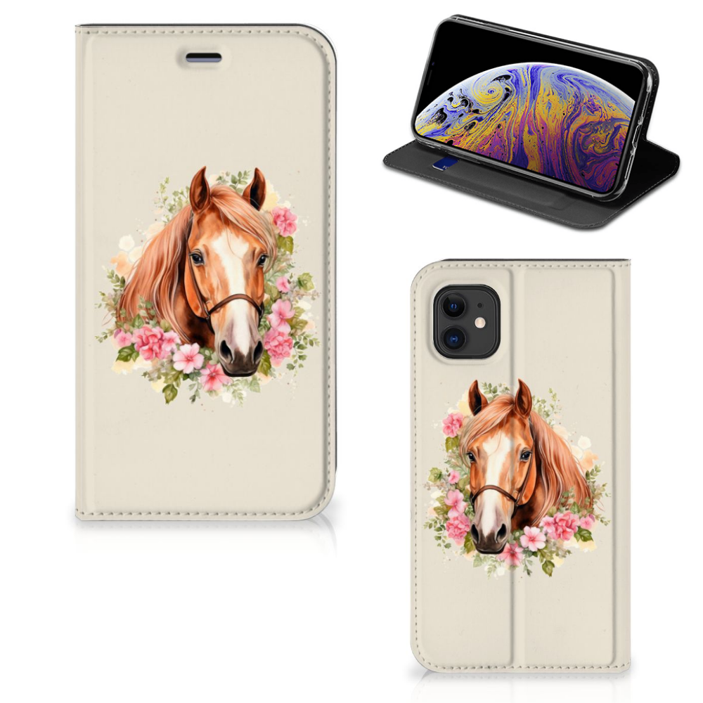 Hoesje maken voor Apple iPhone 11 Paard met bloemenillustratie op een trendy telefoonhoesje.