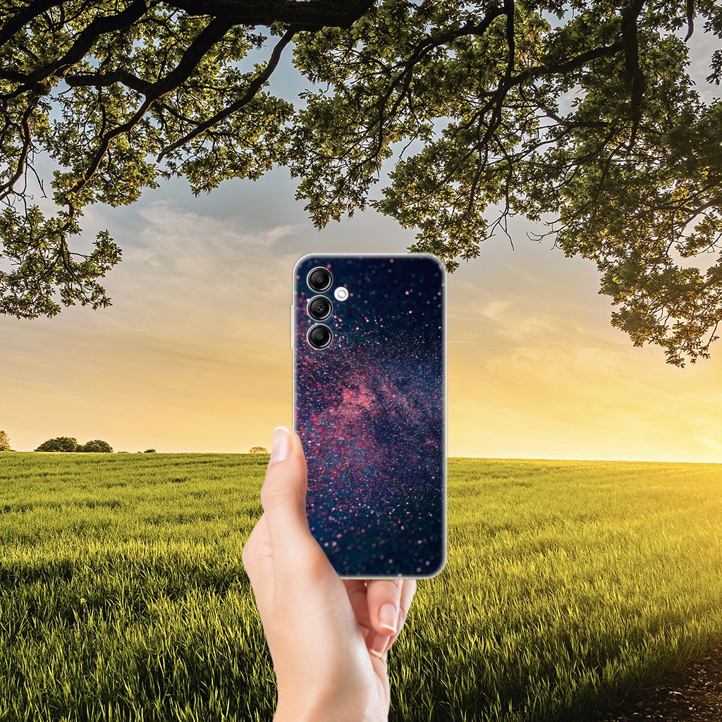 Samsung Galaxy A14 5G TPU Hoesje Stars met een sterrenhemel design in een natuurlijke omgeving.