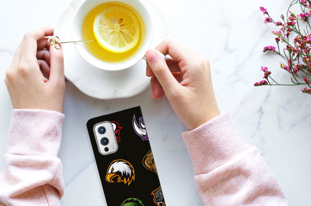 OnePlus 9 Magnet Case Cartoon design featuring colorful cartoons and a stylish black background.