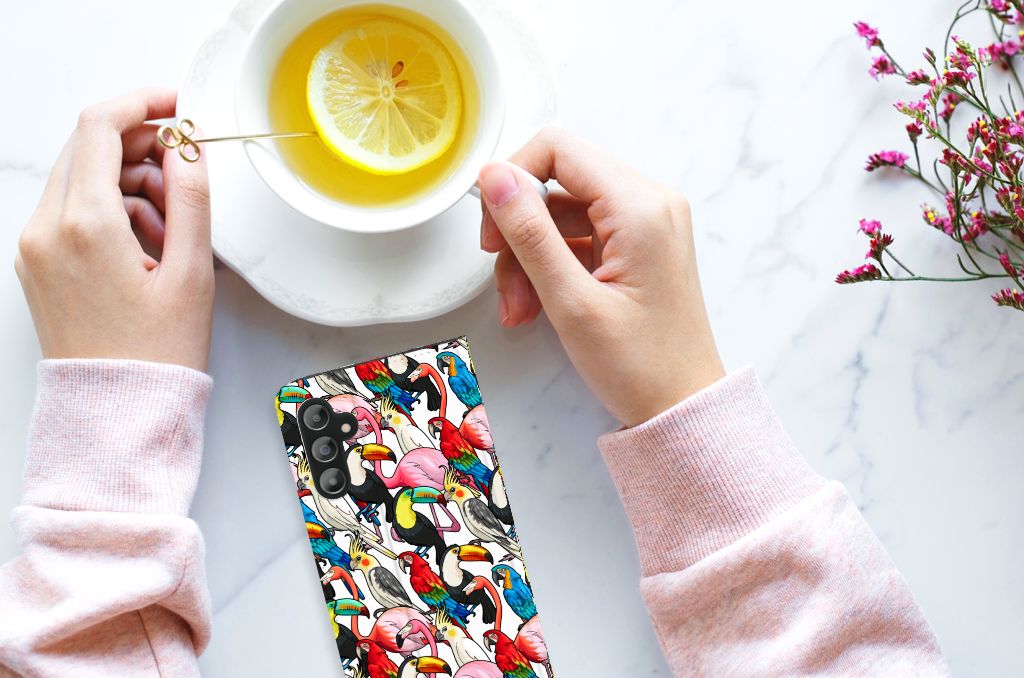 Samsung Galaxy A14 5G Hoesje maken Birds met kleurrijke vogels en een kopje thee.